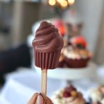 CUPCAKE-SUCETTE-MARRON-SAVON-